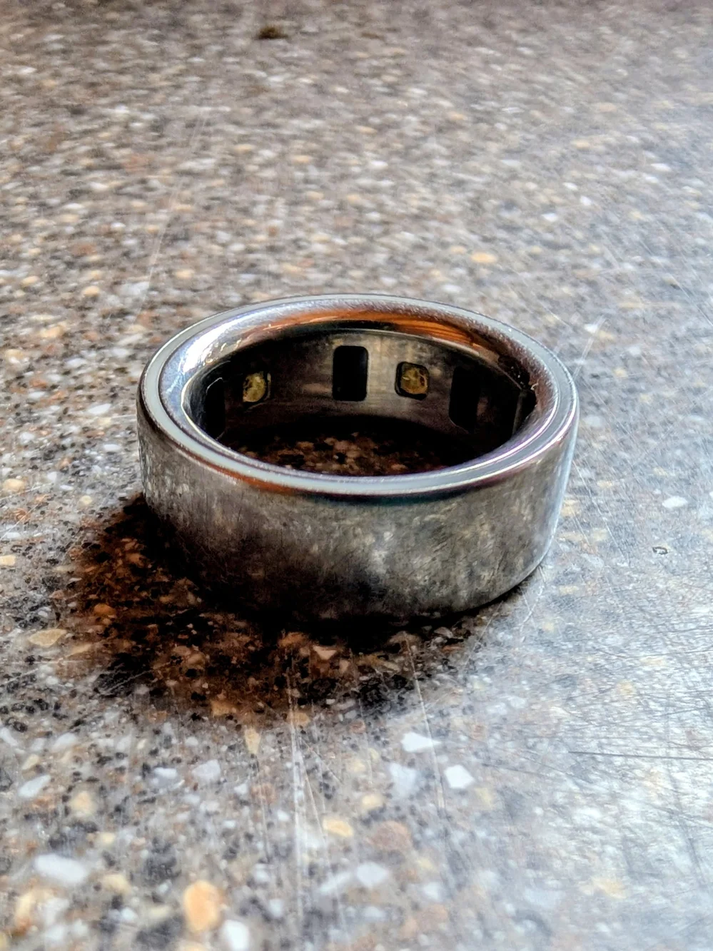 Oura compact charging